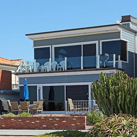 1023 E Balboa B Villa
